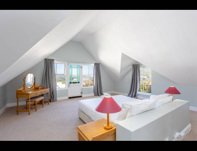 3 BEDROOM APARTMENT TO LET IN HOUT BAY CENTRAL